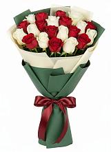Букет Микс из красных и белых роз в Щемилово