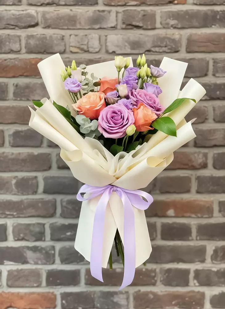 Букет цветов из: Лизиантусы и Розы в Щемилово