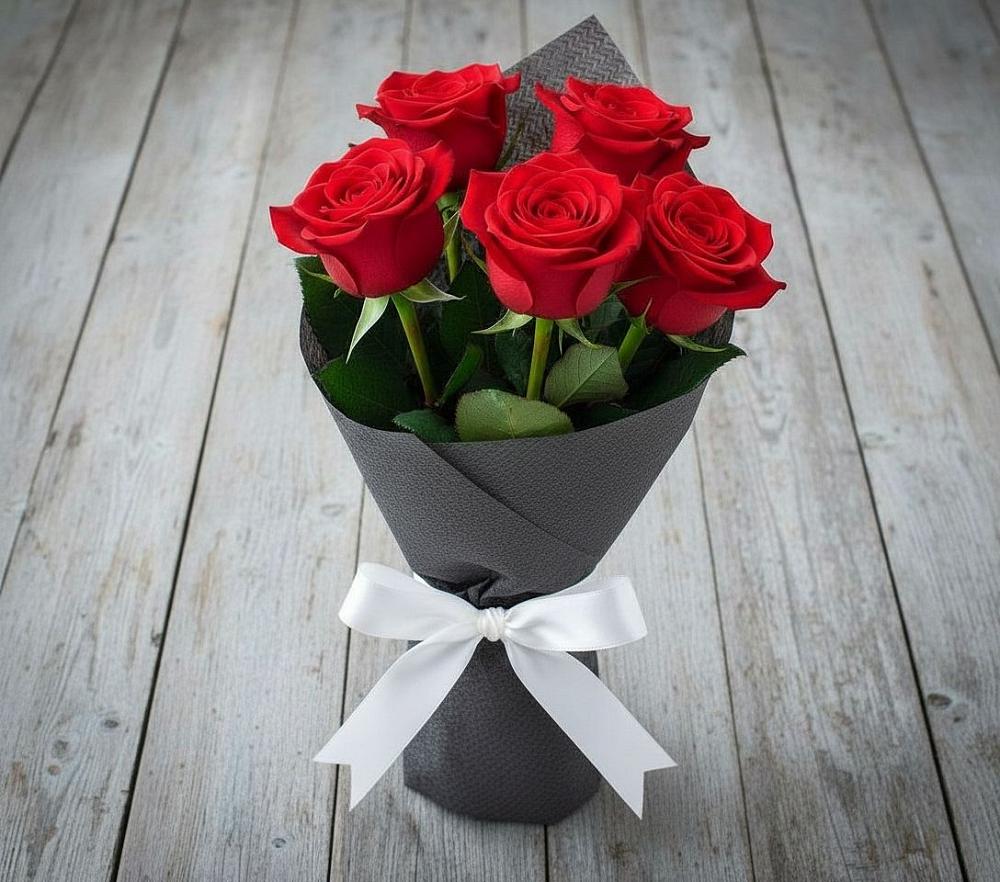 Букет 5 Красных роз Эдлесс Лав в Щемилово